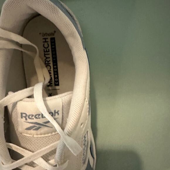 EUC Reebok Men\'s Court Advance Cream and Blue Athletic Shoes Size 9 main image 7